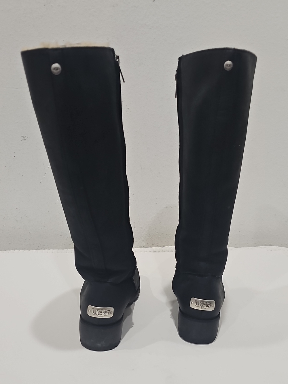 UGG Black Tall Leather Sheepskin Zip Heeled Riding Boots Sz 7.5 Rubber Sole - Picture 3 of 12